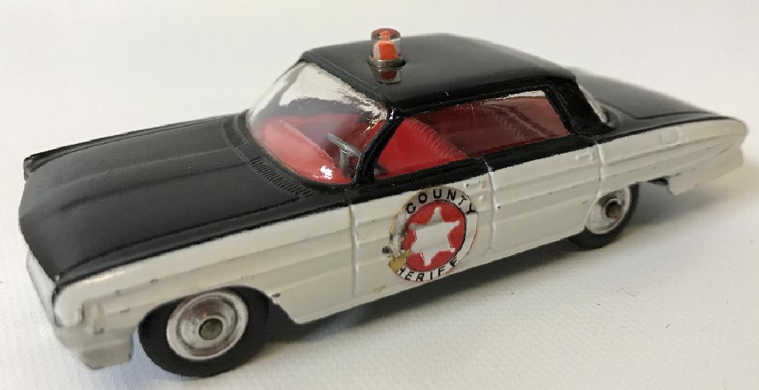 Vintage CORGI #237 COUNTY SHERIFF POLICE OLDSMOBILE: Vintage CORGI Diecast 1:43 Scale #237 COUNTY SHERIFF POLICE OLDSMOBILE SUPER 88 Toy Car. Made in Great Britain. Has very little signs of wear as seen in photos. No Reserve: This lot starts at $1 and h