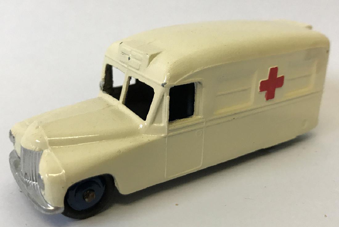 Vintage DINKY #253 DAIMLER AMBULANCE Toy Car, RESTORED (1 of 4)