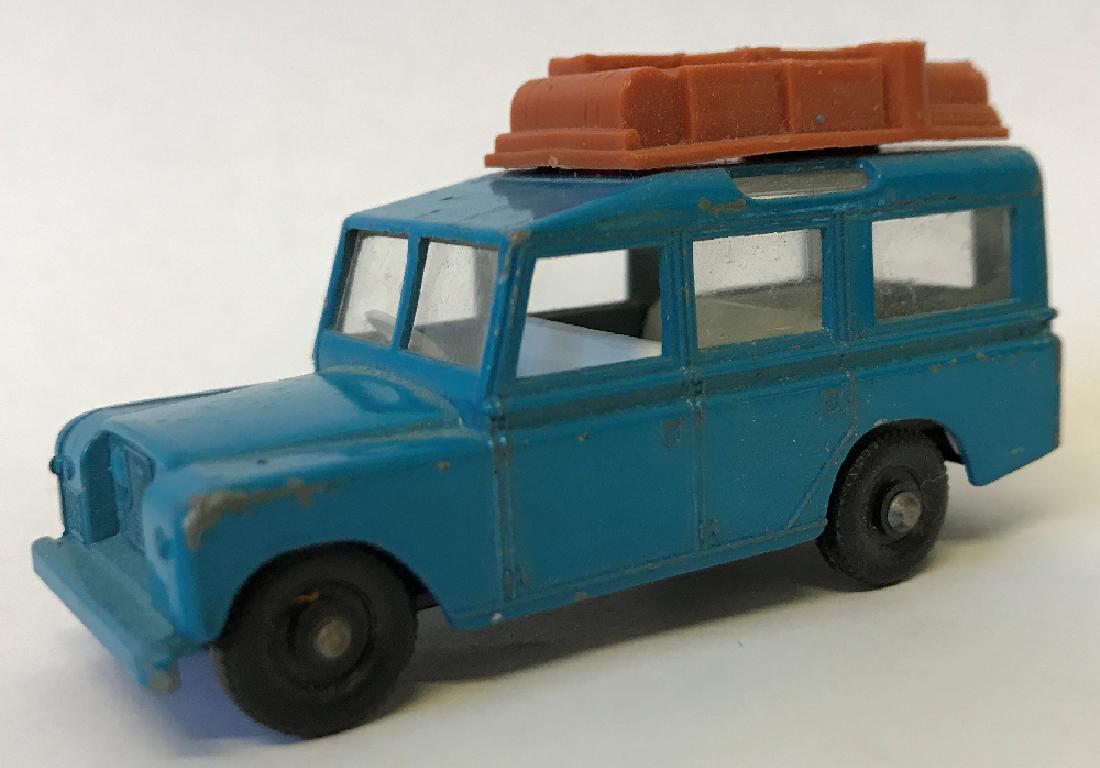 Vintage MATCHBOX LESNEY #12 LAND ROVER SAFARI Toy Car: Vintage MATCHBOX LESNEY Diecast 1:64 Scale #12 LAND ROVER SAFARI Toy Car. Dark blue turquoise body with reddish-brown luggage and black plastic base. Made in England. Shows some slight signs of wear a