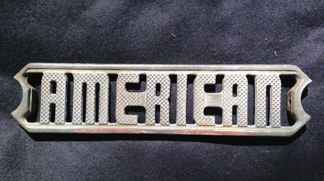 Americana Cast Iron Plaque 20th Century (1 of 2)