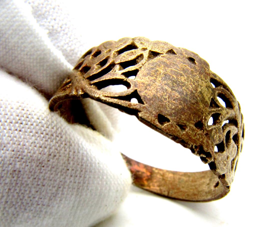 Tudor Period Wedding  Ring with Floral Decoration (1 of 4)