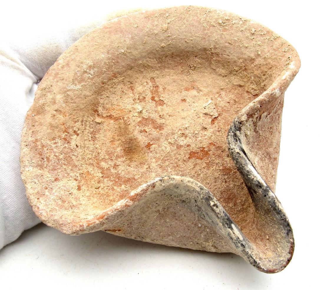 EarlyRoman Decorated "Shell" type oil lamp (1 of 3)