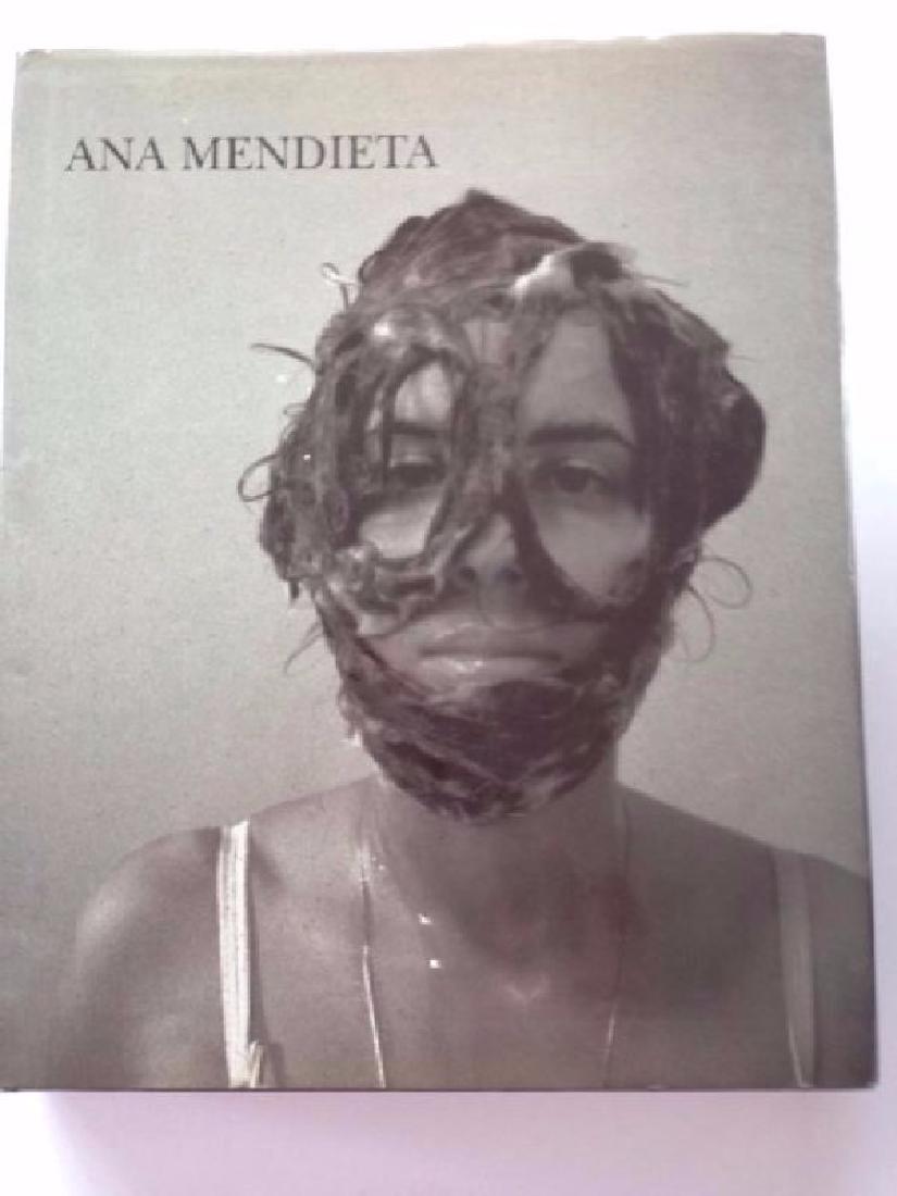 Gloria Moure. Ana Mendieta (1 of 6)