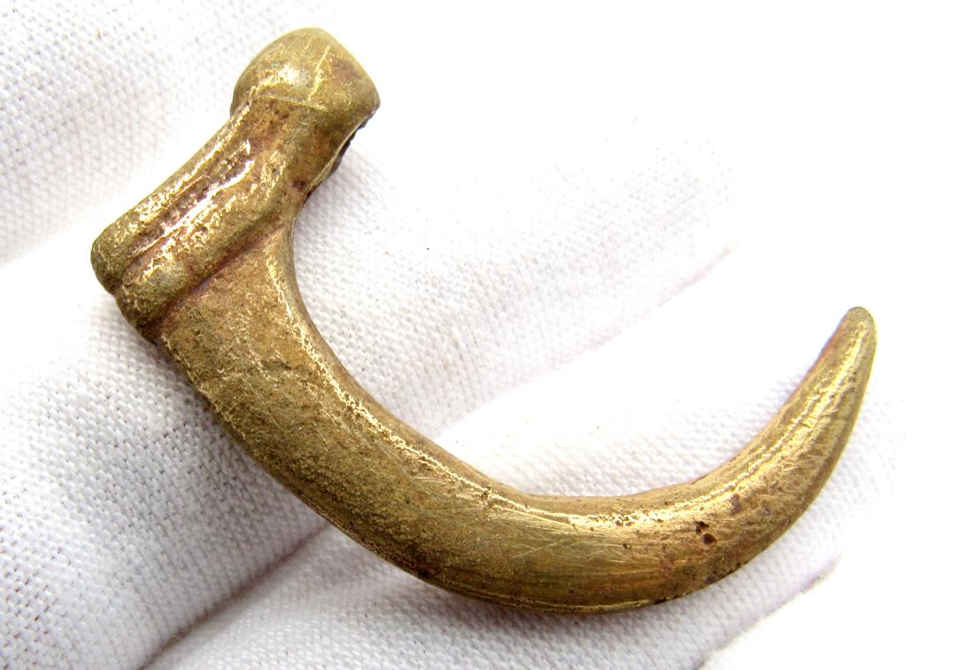 Viking Mythological Raven's Claw Pendant (1 of 5)