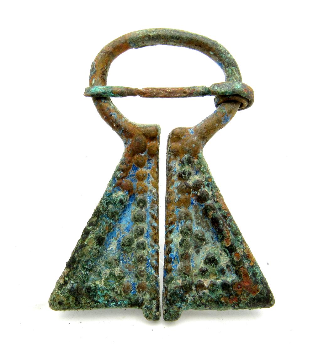 Viking Penannular Omega Brooch with Decoration: Date: ca. 900 - 1100 AD Material: Bronze Dimensions: 58mm - 22.4 Grams Provenance/Additional Information: Obtained from an old British collection; Acquired at L.C.F. (London) Rare Viking Scandinavian 