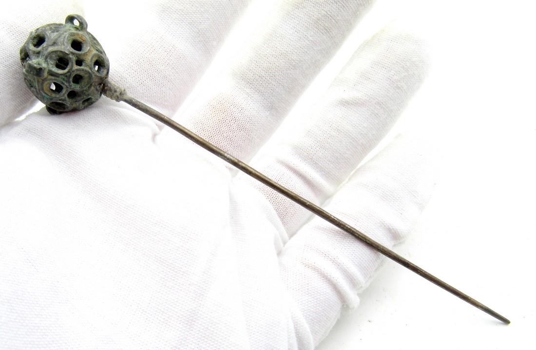 Tudor Period Silver Cloth Pin with Decorated Terminal. (1 of 4)