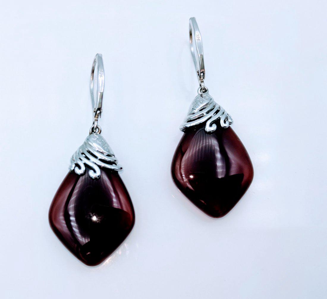 Sterling Silver Carnelian Earrings: Item: 925 SS Carnelian Earrings Brand: Jean Lin Collection Metal Purity: 925 Sterling Silver Gemstones: Carnelian Each Earring has 1 Carnelian Stone 17.5x15.5mm by 4mm thick Please note that this lot 