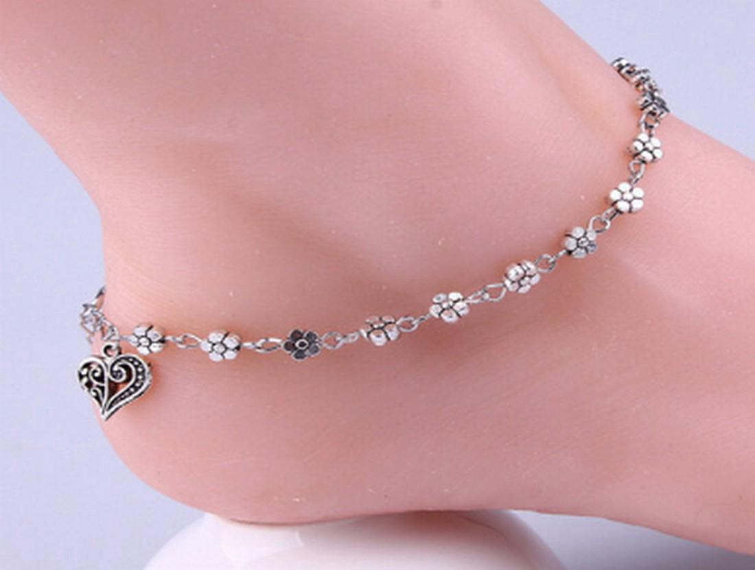 Flower & Heart Shaped Anklet: Peach heart shaped anklet. Alloy metal. 9 - 11 inches long Please note that this lot has a confidential reserve. When you leave a bid in advance of the auction, submit your maximum. Jasper52 will bid