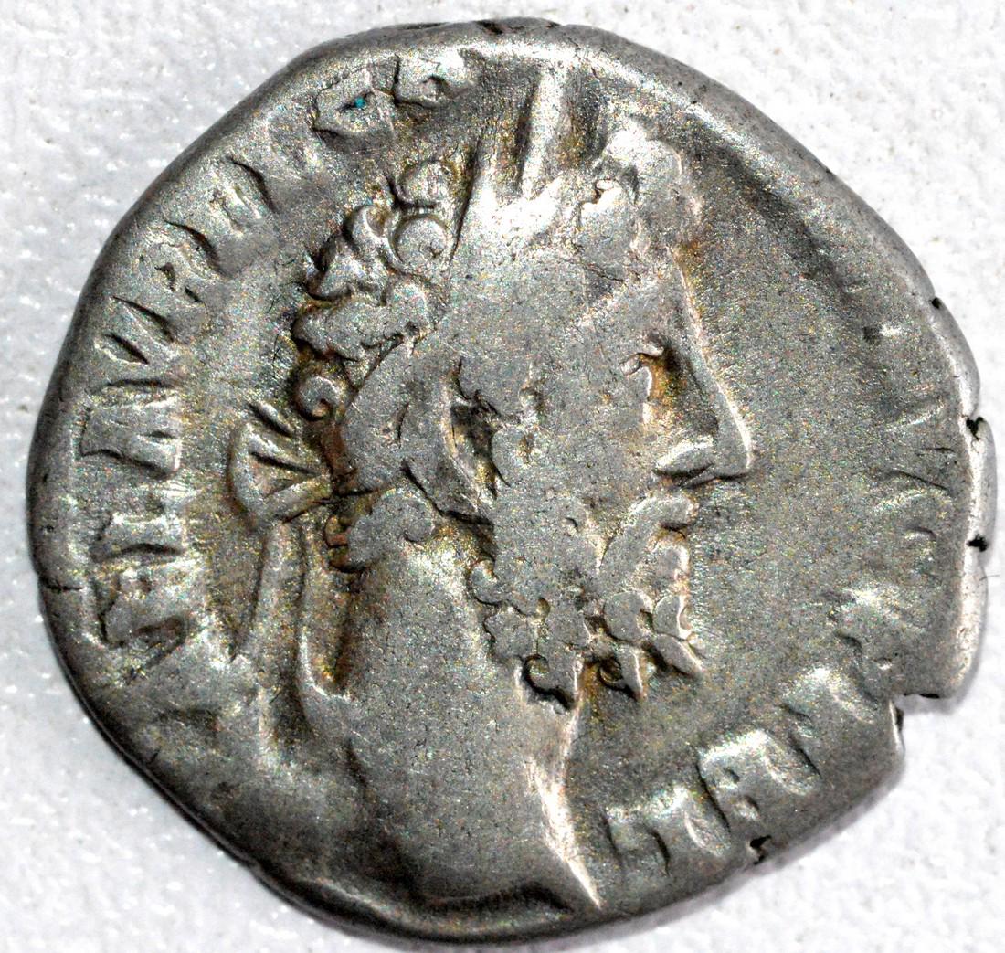 Roman Denarius of Emperor Commodus, rv. Liberalitas (1 of 2)