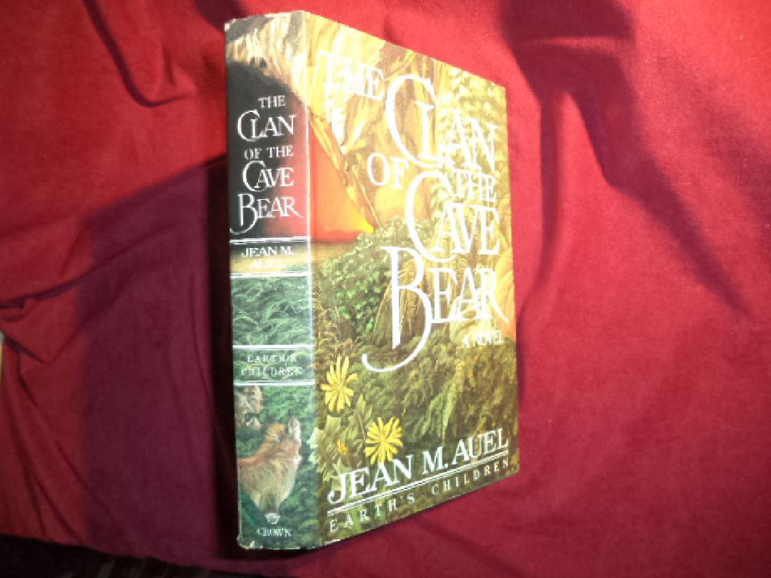 The Clan of the Cave Bear. Auel, Jean. (1 of 1)