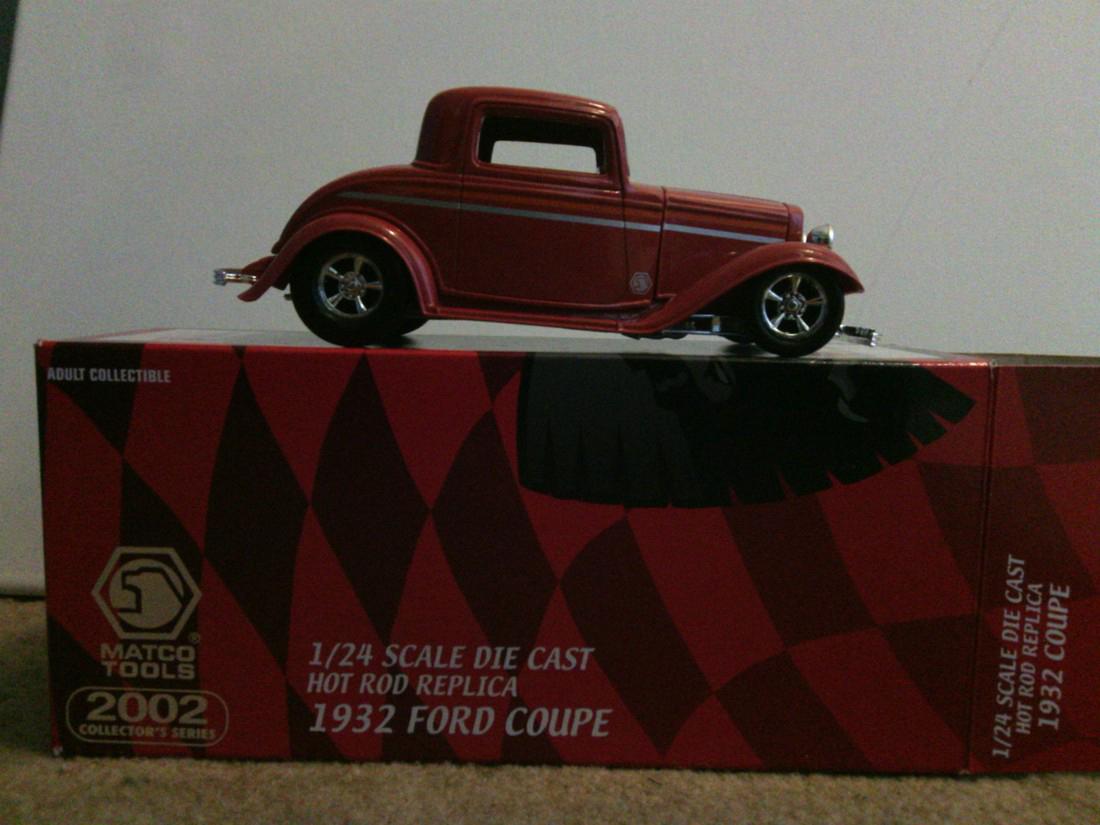 1932 Ford Coupe Model Car (1 of 1)