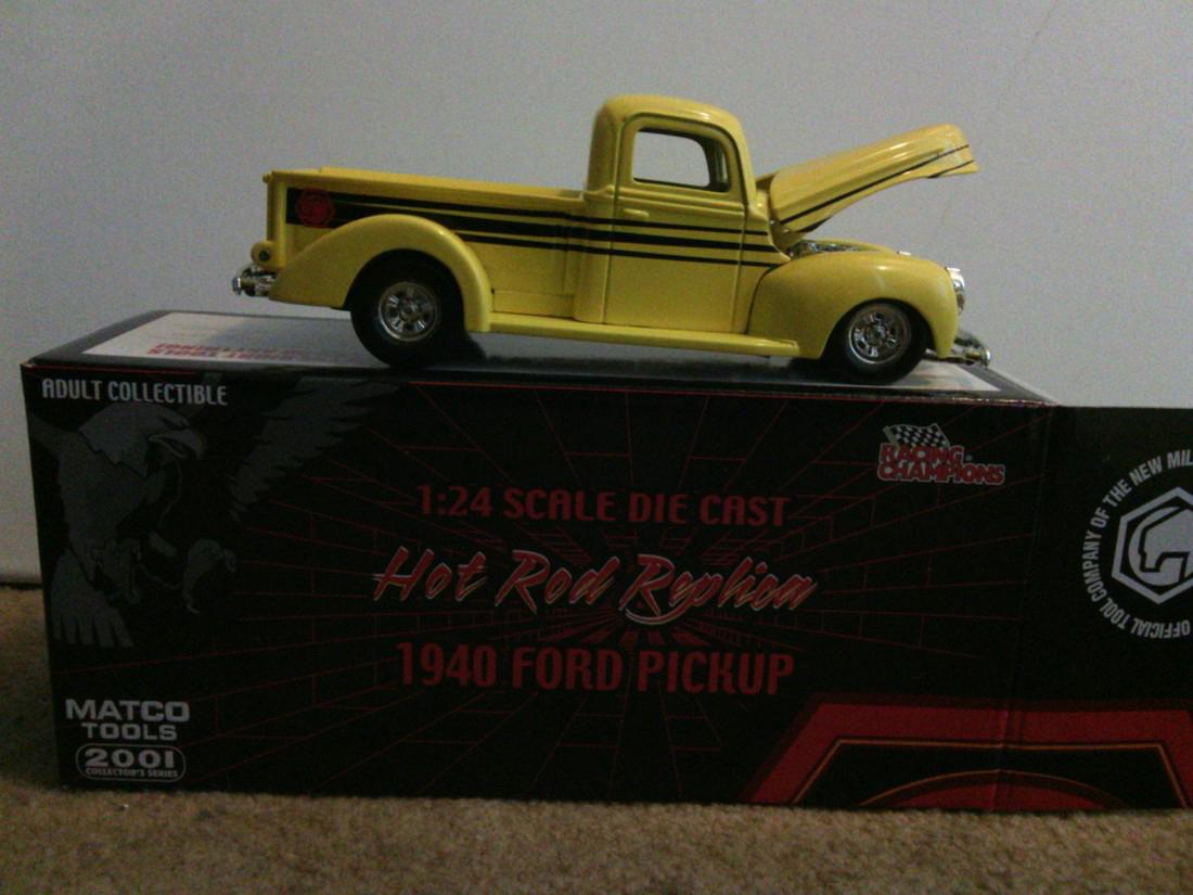 1940 Ford Pickup Model Car (1 of 1)