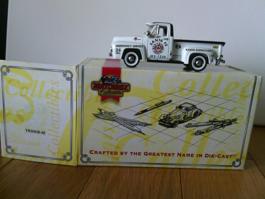 Classic Emergency Service Truck Model Car (1 of 1)