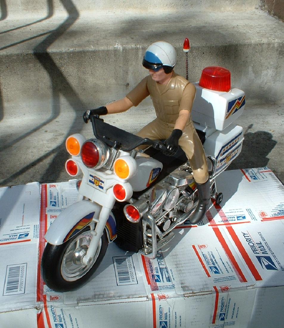 Harley-Davidson Police Toy Motorcycle (1 of 6)