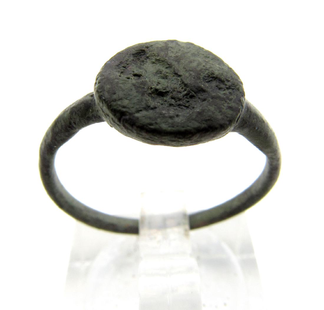 Anceint Roman seal ring with a lion (1 of 4)