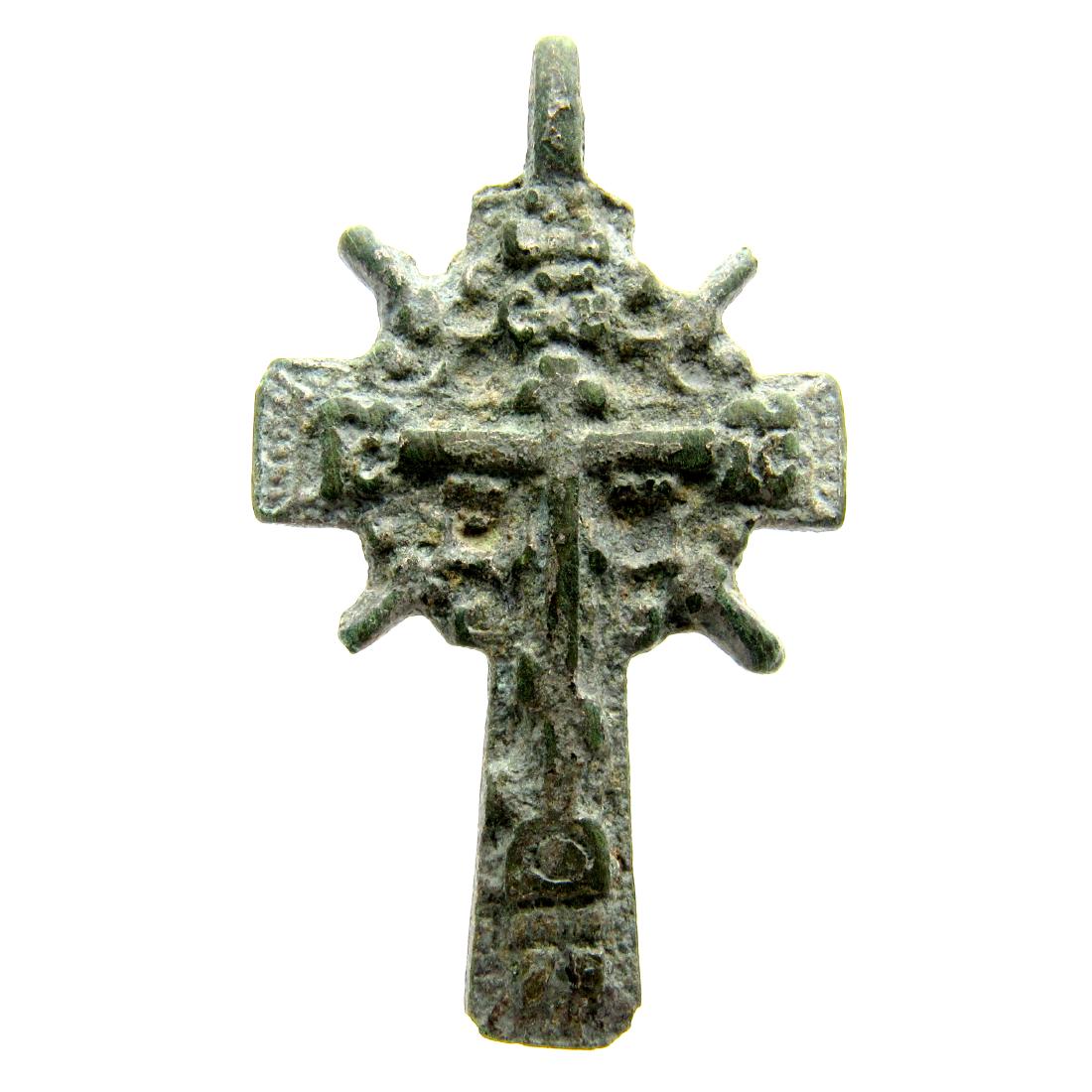 Rare late/post medieval era radiate cross pendant (1 of 3)