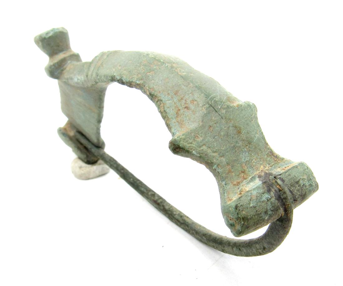 Ancient roman "Knee" type brooch (1 of 3)