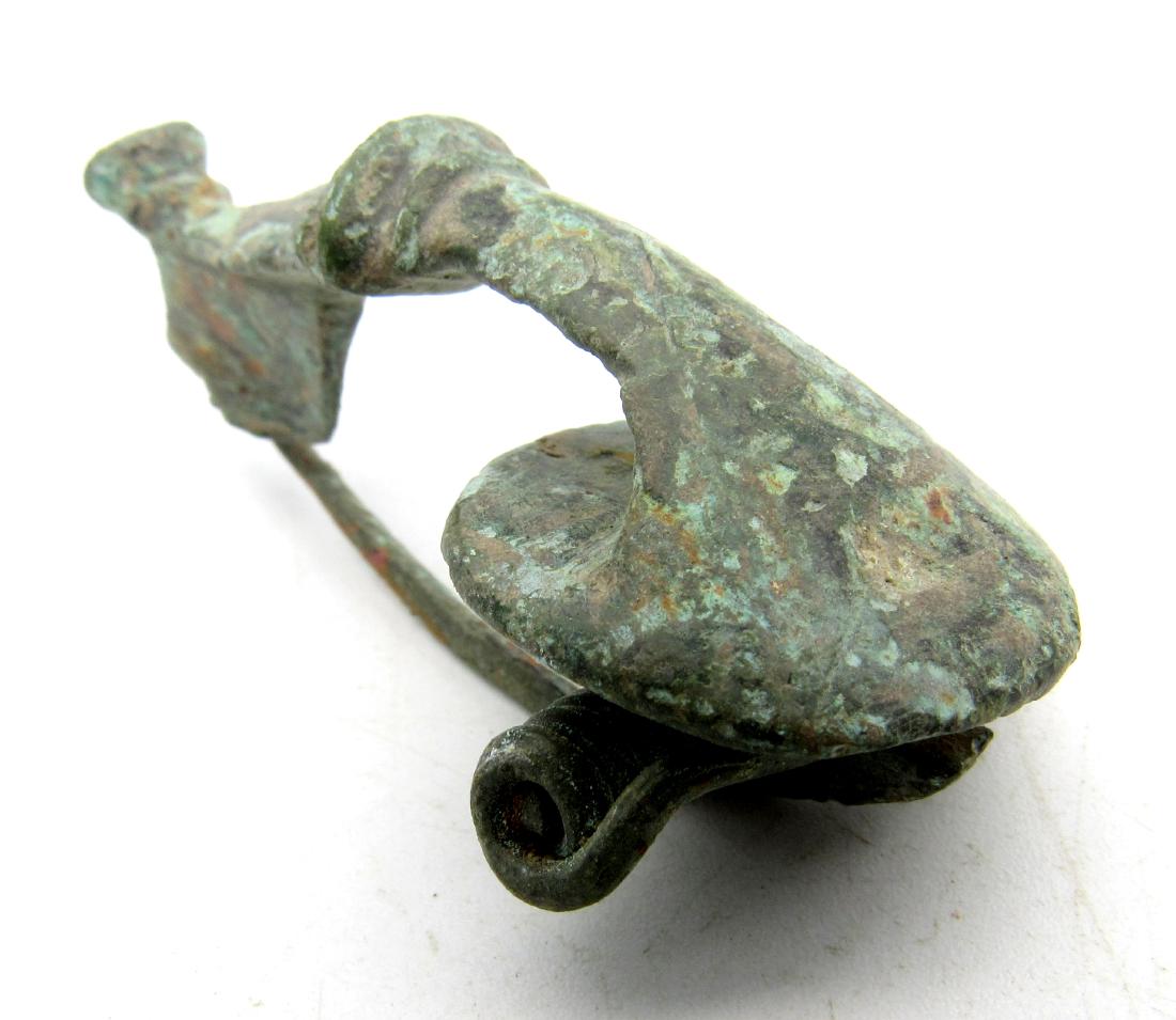 Ancient roman "Knee" type brooch (1 of 3)