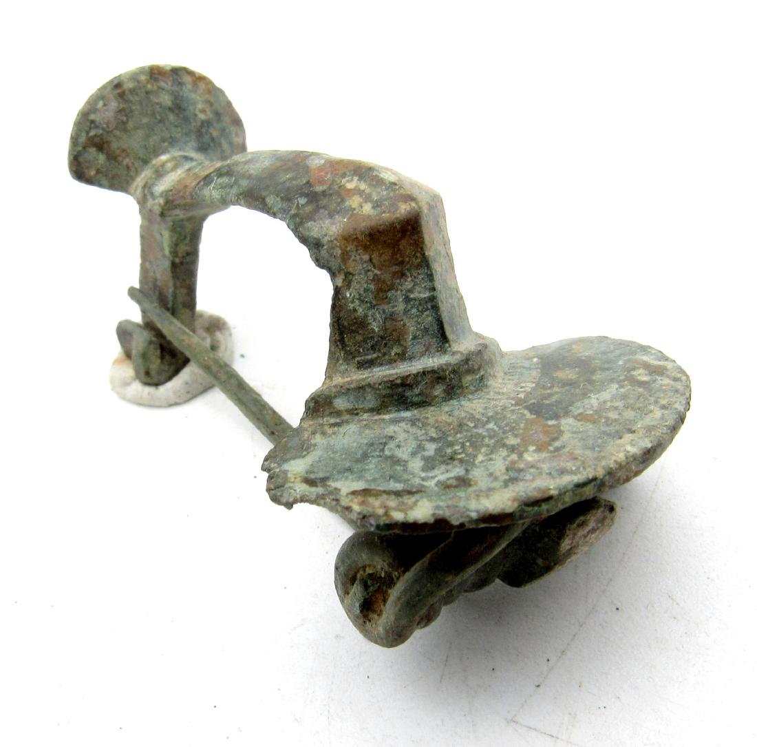 Ancient roman "Knee" type brooch (1 of 3)