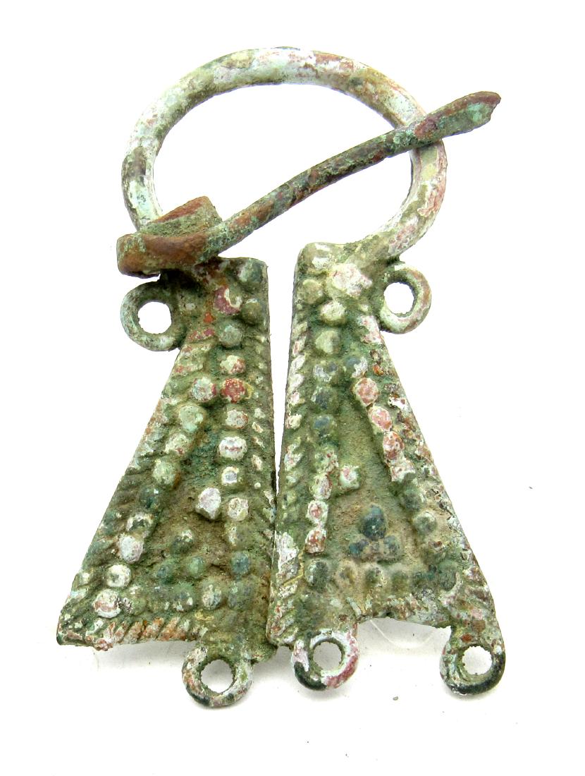 Medieval viking era penannular omega brooch: Date: ca. 900 - 1100 AD Material: bronze Provenance: Purchased from an old British collection; acquired from B.C.F (Birmingham) Dimensions: 61mm; 20grams Medieval viking era penannular omega brooch. S