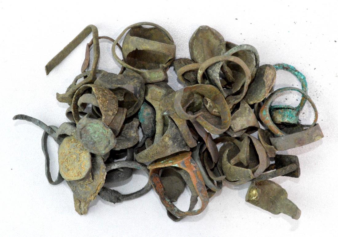 Lot of Celtic to Post Medieval rings for cleaning / (1 of 2)