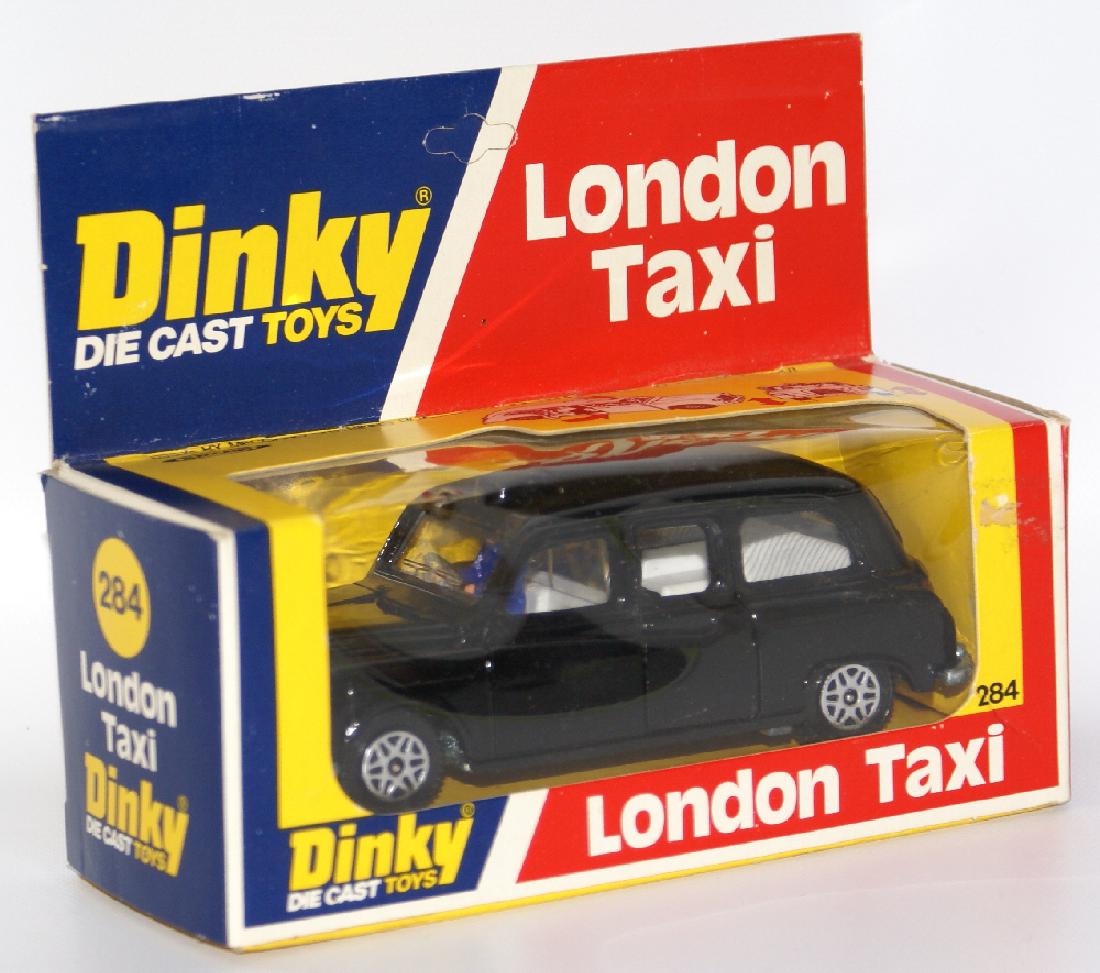 1977 DINKY #284 Diecast LONDON TAXI Austin Car & Driver: Vintage 1977 DINKY #284 Diecast LONDON TAXI Austin Car with Driver. Black body with white interior. Car measures 4-1/4" long and is in near mint condition, box has very slight shelfwear. Dinky / Mecca