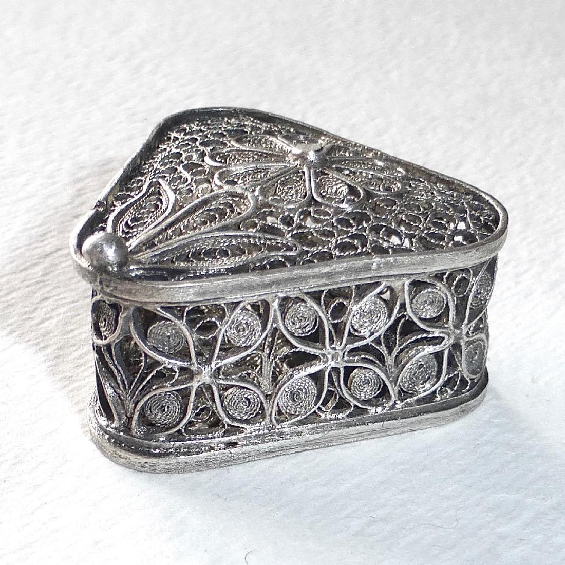 Sterling Silver Filigree Triangular Hinged Box (1 of 8)