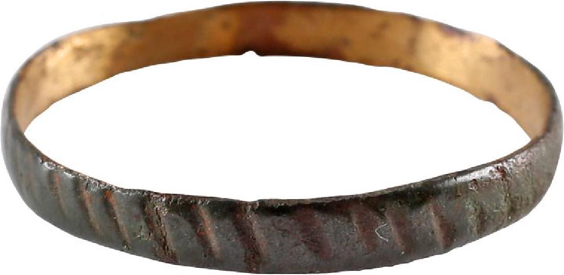 FINE VIKING WOMAN’S WEDDING RING C.850-1000 AD (1 of 4)