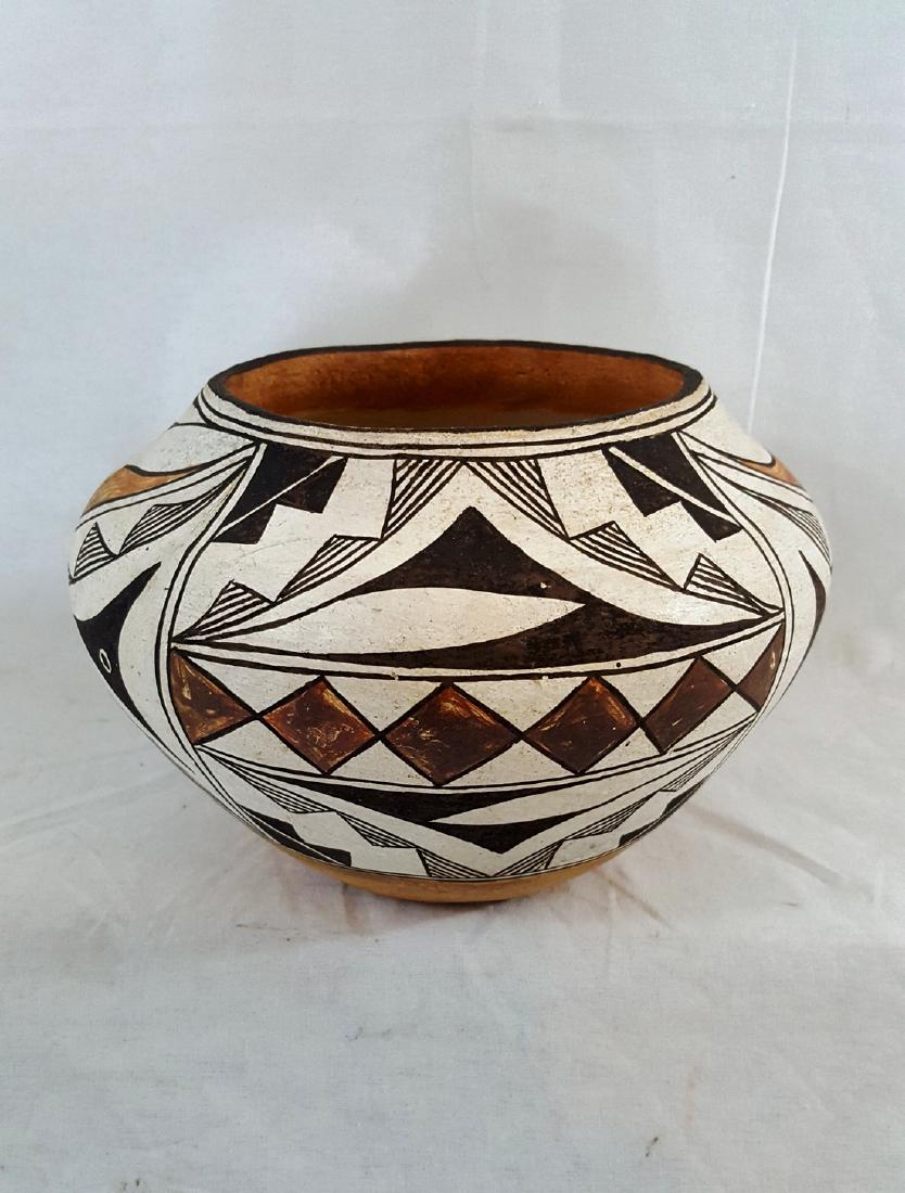 Acoma pueblo pottery jar ca 1940. (1 of 5)