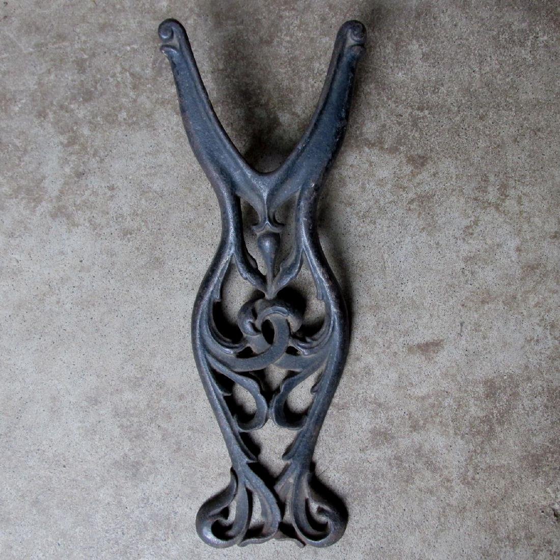 Antique Cast Iron Boot Jack with Scroll, Boot Pull (1 of 3)