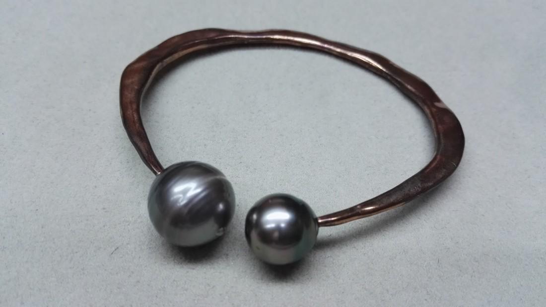 Tahitian South Sea pearl bangle 2 pearls (1 of 3)