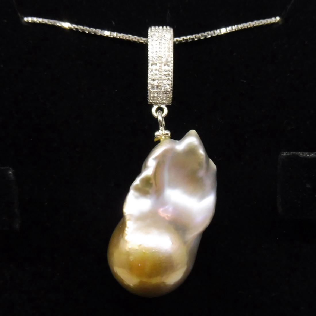 Beautiful Natural Baroque Pearl Necklace in 0.925 (1 of 7)