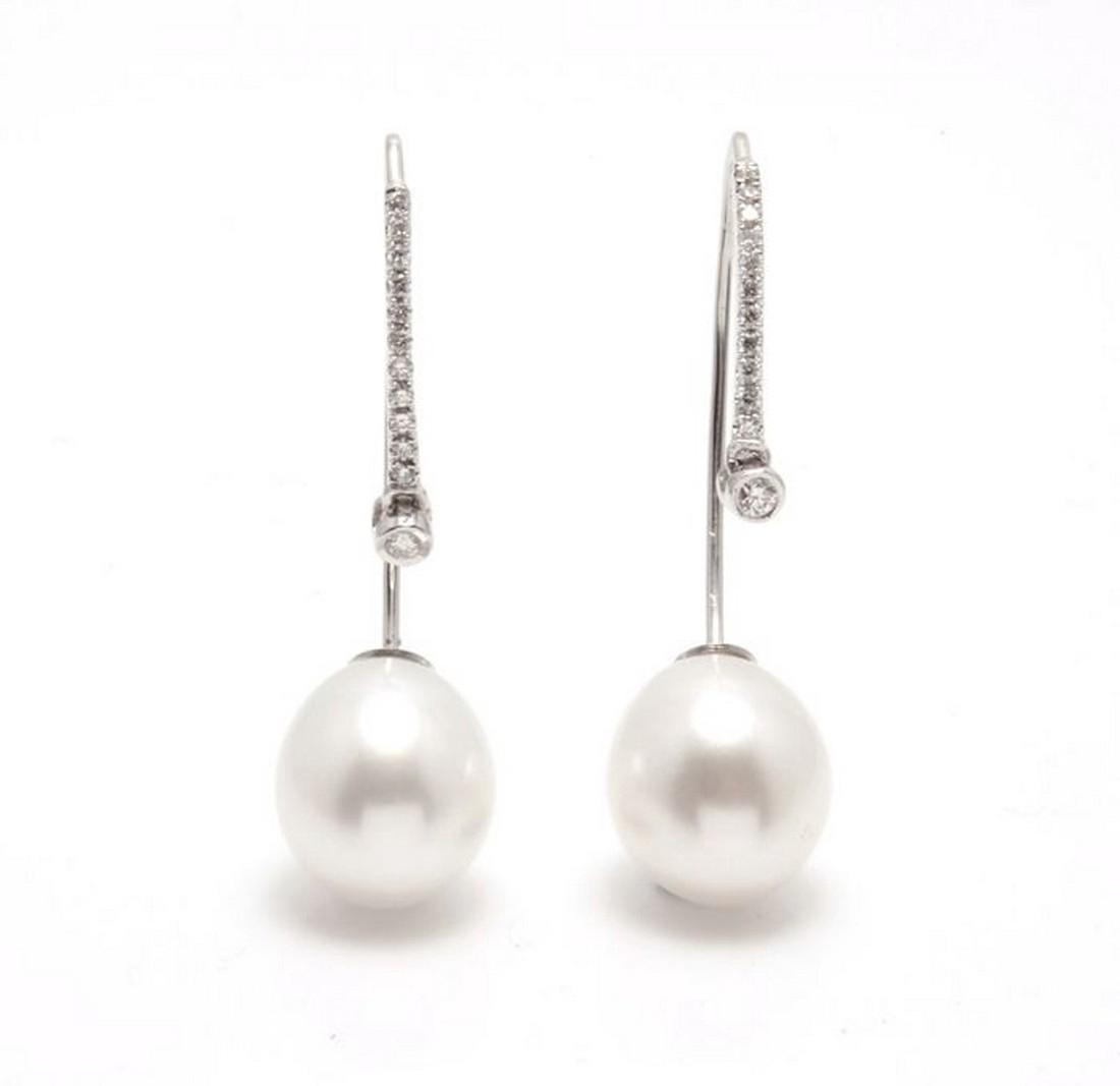 Lustrous Pearls 18k Gold and 0.18Ct VS Earrings (1 of 7)