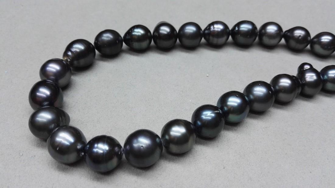 Tahitian South Sea pearl strand extra large 68 pcs (1 of 5)