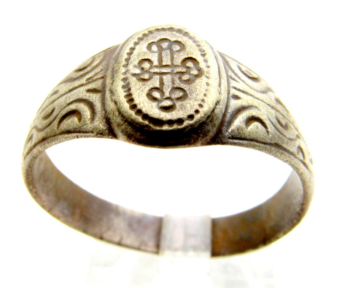 Tudor period weeding ring with Cross (1 of 3)