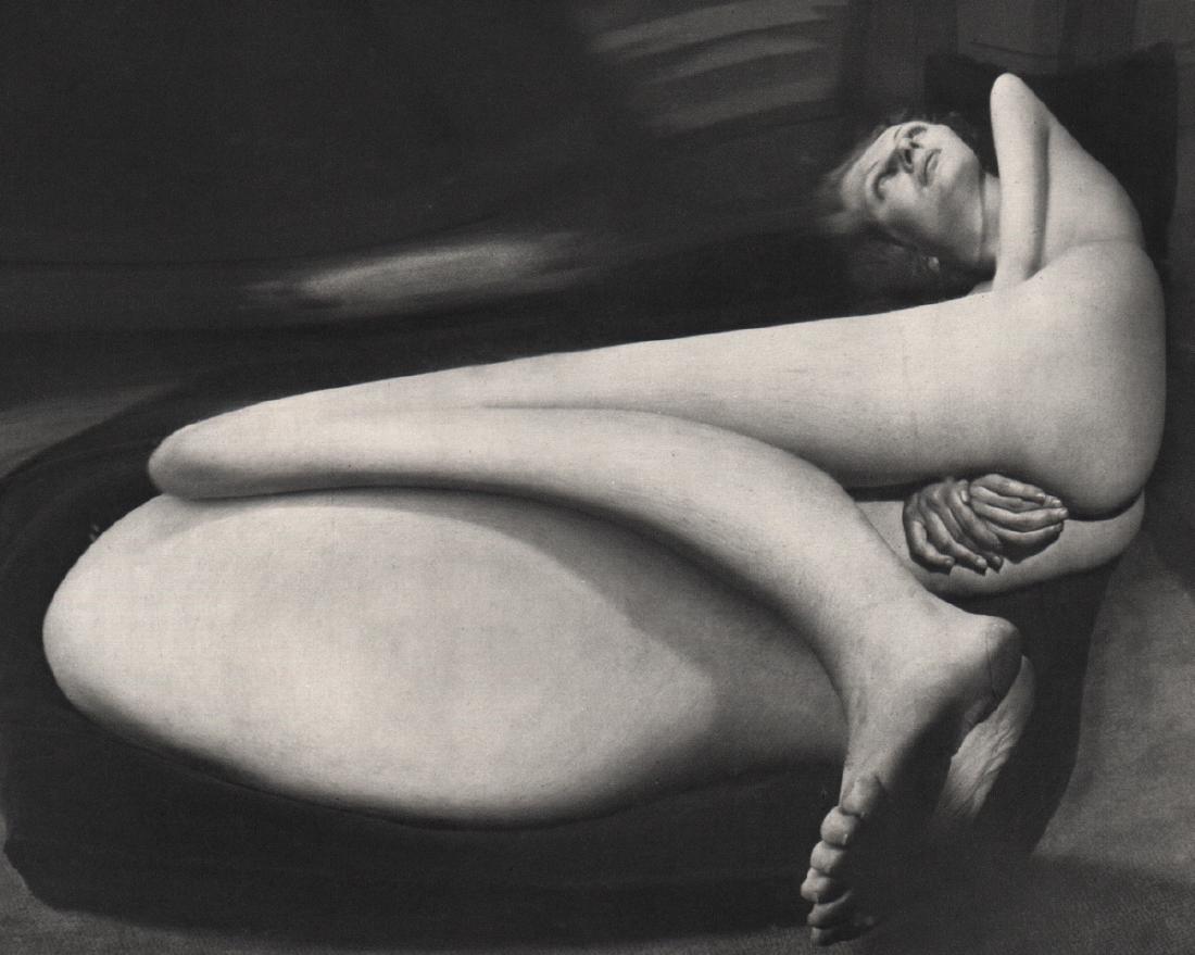 ANDRE KERTESZ - Distortion #40. 1933 Paris: Artist: ANDRE KERTESZ Print Title: Distortion #40. 1933 Paris Medium: Sheet-Fed Gravure Printed in 1972 in France Image size approx.. 9.5 x 7.5 inches Andre Kertesz(1894-1985) born Kertesz Andor, was