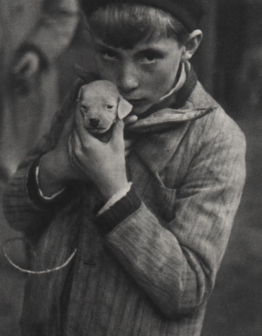 ANDRE KERTESZ - The Puppy 1928 Paris: Artist: ANDRE KERTESZ Print Title: The Puppy 1928 Paris Medium: Sheet-Fed Gravure Printed in 1972 in France Image size approx. 4.75 x 6 inches Andre Kertesz(1894-1985) born Kertesz Andor, was a Hungar