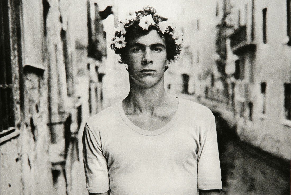 DUANE MICHALS - Venice 1979: Artist: Duane Michals Title: Venice 1979 Date Printed: 1979 Medium: HelioGravure Printer: Electa Printer Location: Milan ITALY Size: 16.4x 10.9 cm - 6.5x 4.3 inch Mount Size: (30x40) cm - (11.8x 15.75