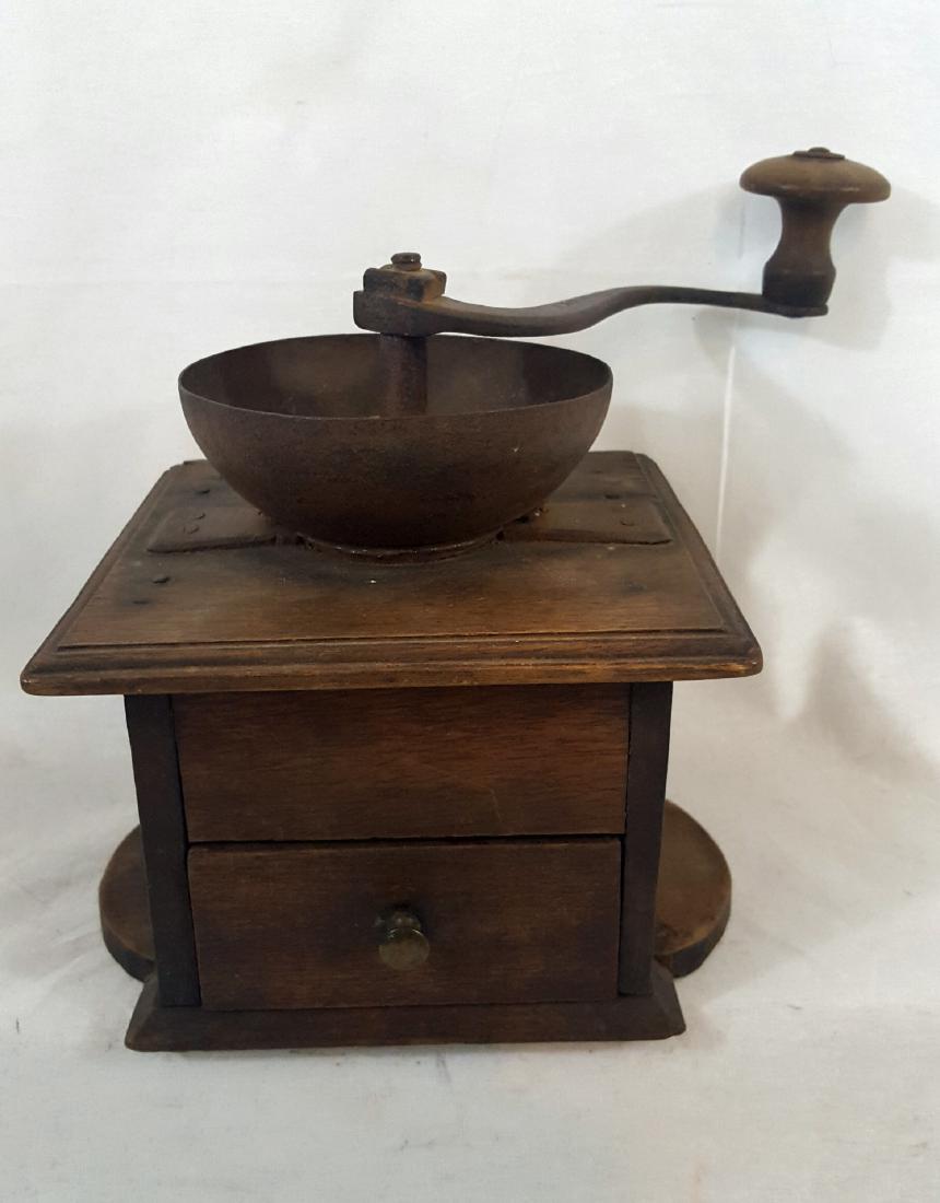 Signed Pa Wrought Iron Coffee Mill 1850s: Signed PA Wrought Iron Coffee Mill 1850s 7" x 7" x 9" high. Please note that this lot has a confidential reserve. When you leave a bid in advance of the auction, submit your maximum. The bidder who ha