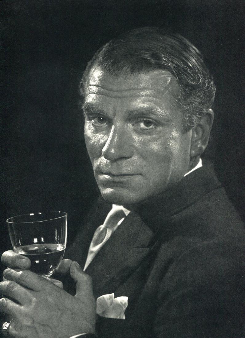YOUSUF KARSH - Sir Laurence Olivier: Artist: YOUSUF KARSH Print Title: Sir Laurence Olivier Medium: Sheet-Fed Gravure Printed in 1967 Printed in Netherlands Image size approx. 9 X 12 inches Yousuf Karsh(1908-2002) was an Armenian-Canadia