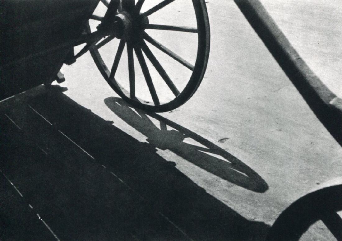 ANDRE KERTESZ - "Aux Halles", Paris 1928: Artist: ANDRE KERTESZ Print Title: "Aux Halles", Paris 1928 Medium: Sheet-Fed Gravure Printed in 1972 in France Image size approx. 8 x 5.25 inches Andre Kertesz(1894-1985) born Kertesz Andor, was a Hu