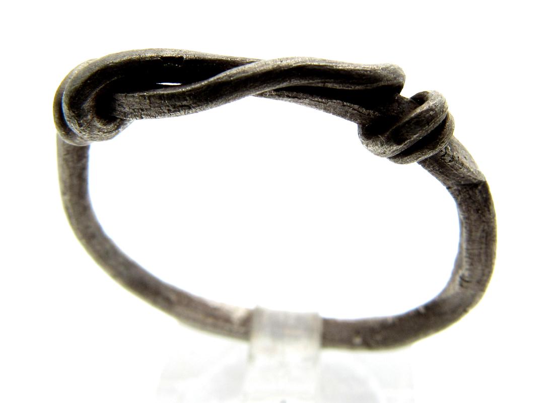 Viking Silver Knot Ring, twisted Bezel (1 of 3)