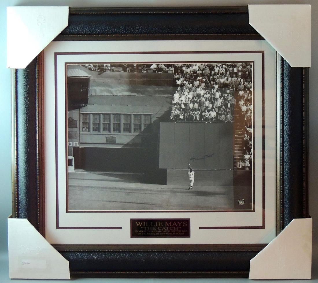 Willie Mays Signed “The Catch” Moment Large Photo, COA (1 of 10)