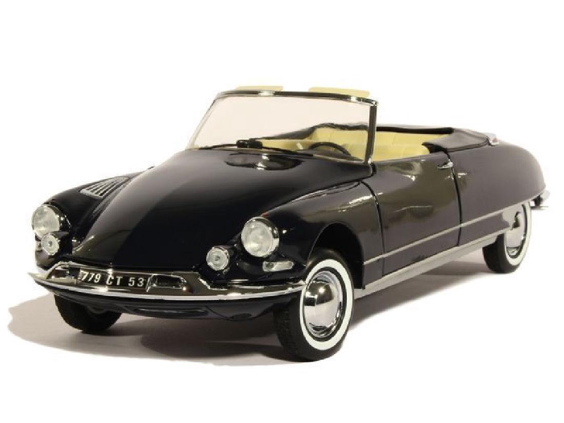 Norev Scale 1:18 Citroën DS 19 Cabriolet 1961 (1 of 20)