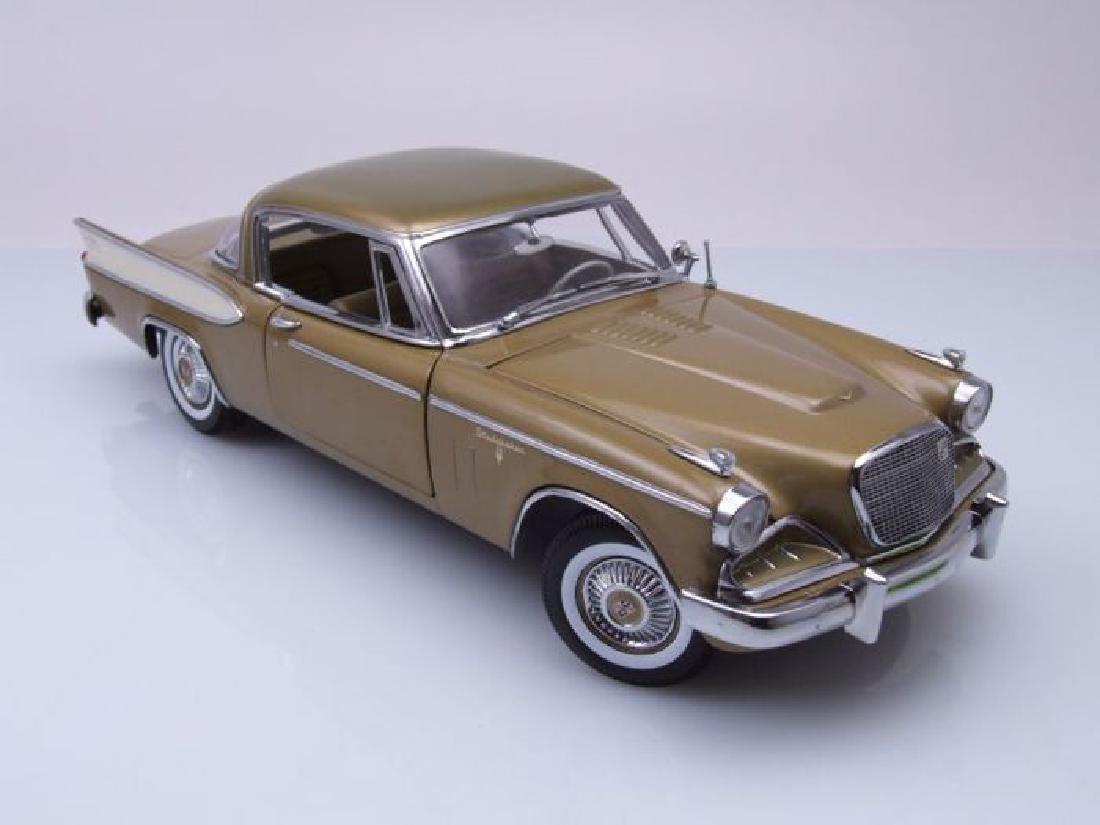 Sun Star Scale 1:18 Studebaker Golden Hawk 1957 (1 of 13)