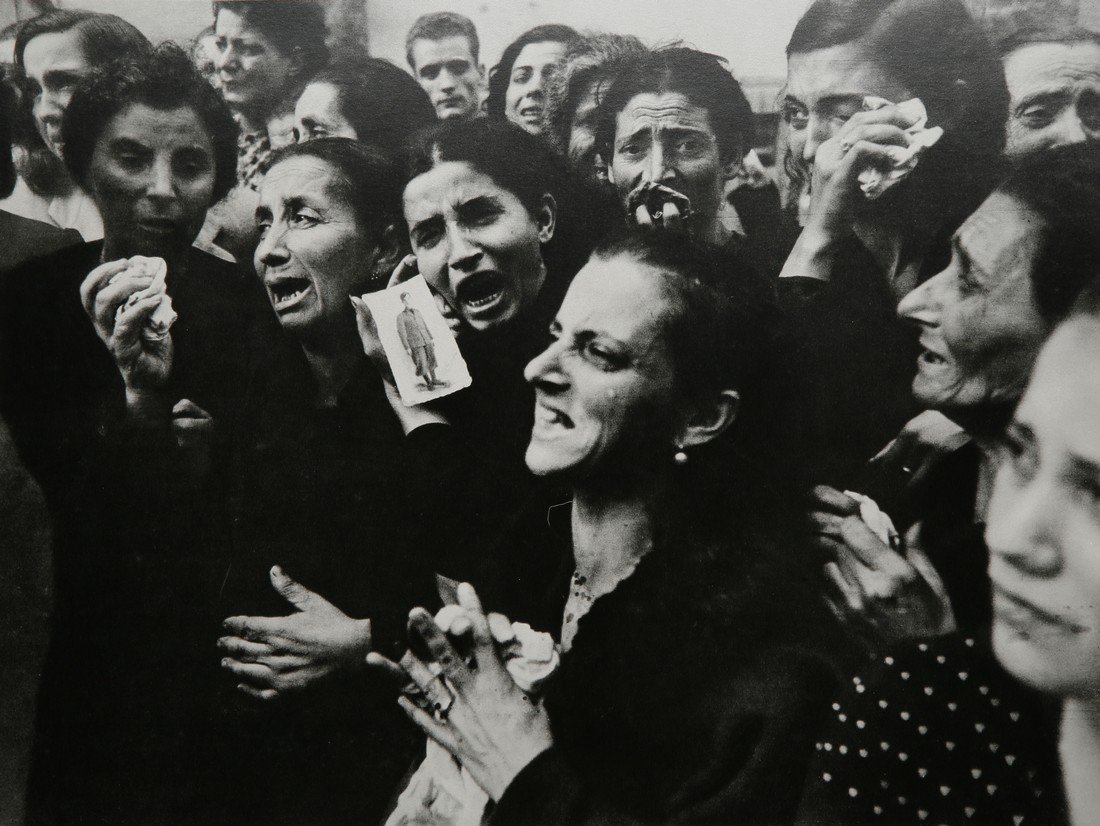ROBERT CAPA - Italy 1944 grieving mothers of Naples: Artist: Robert Capa Title: Italy 1944 grieving mothers of Naples Date Printed: 1979 Medium: HelioGravure Printer: Electa Printer Location: Milan ITALY Size: 33.3x25 cm - 13.1x 9.8 inch Mount Size: (30