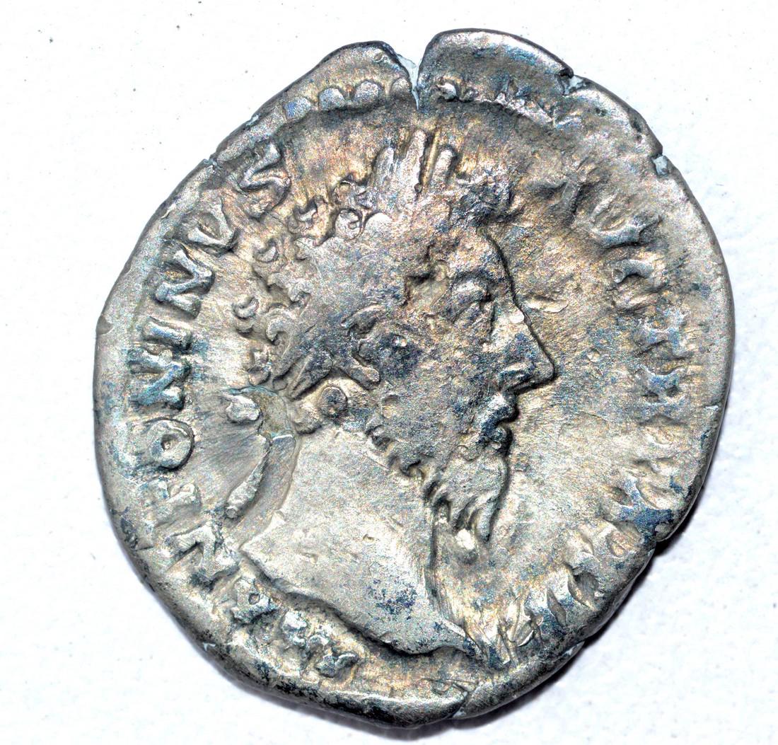 Marcus Aurelius AR Denarius, rv. Victoria (1 of 2)