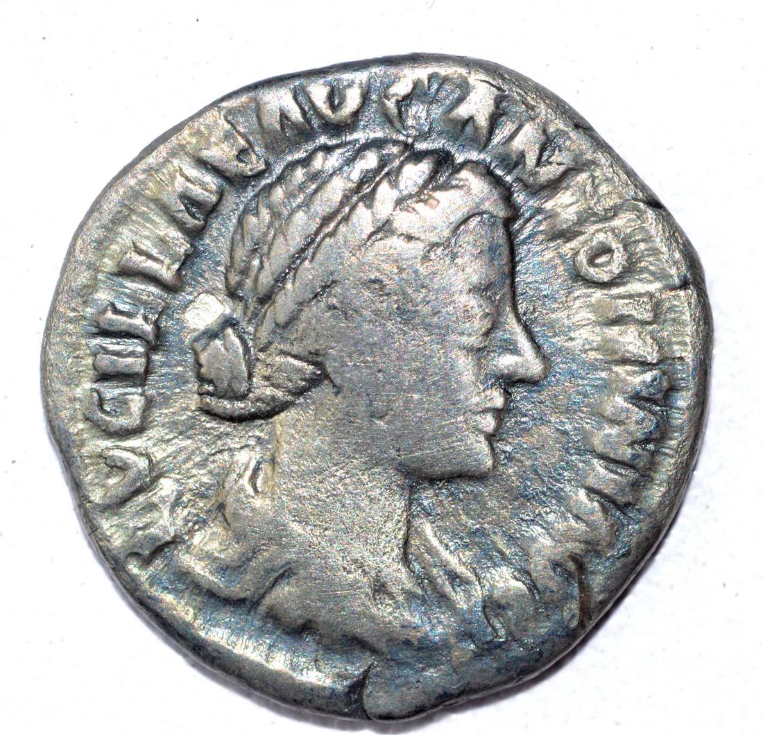 Faustina AR Denarius, rv. Juno (1 of 2)