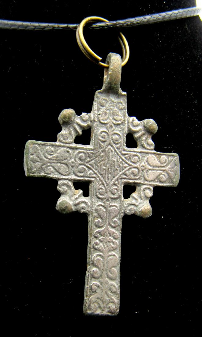 Post Medieval Tudor Radiate Cross Pendant (1 of 2)