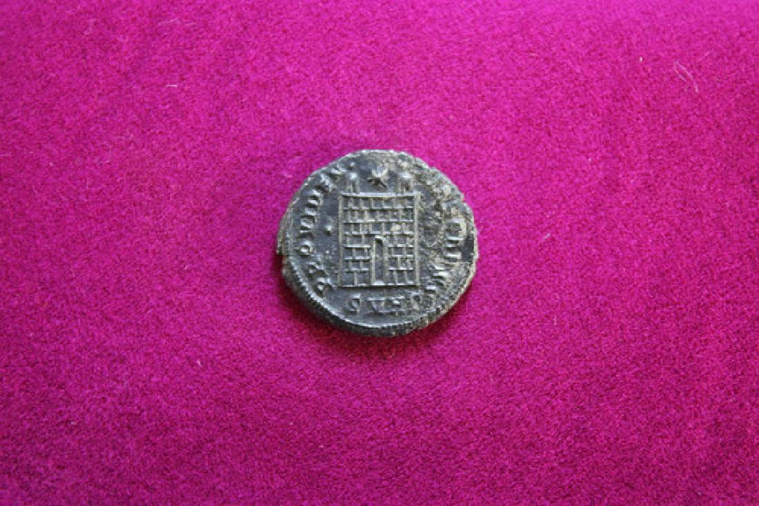 Constantin II Caesar Coin: Constantin II Caesar Please note that this lot has a confidential reserve. When you leave a bid in advance of the auction, submit your maximum. The bidder who has submitted the highest bid wins the lo